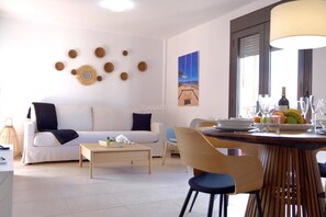 Unclassified image, 5 of 18, button - Palmar Breeze: stylish apt with pool view (Arona)