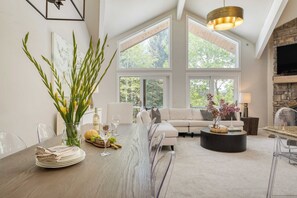 House (6 Bedrooms) | Interior