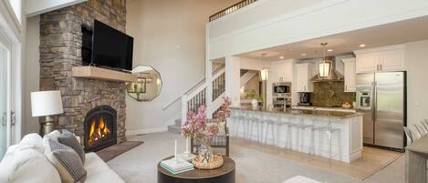 House (6 Bedrooms) | Interior