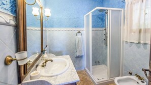 Shower, hair dryer, towels - La Terrera Órgiva by Ruralidays (Granada)