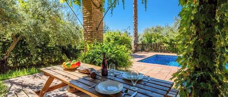 تناول الطعام بالخارج