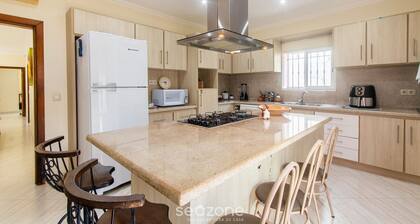 House w/ Pool 350 m From Taperapuan Beach Rud0047