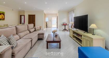 House w/ Pool 350 m From Taperapuan Beach Rud0047