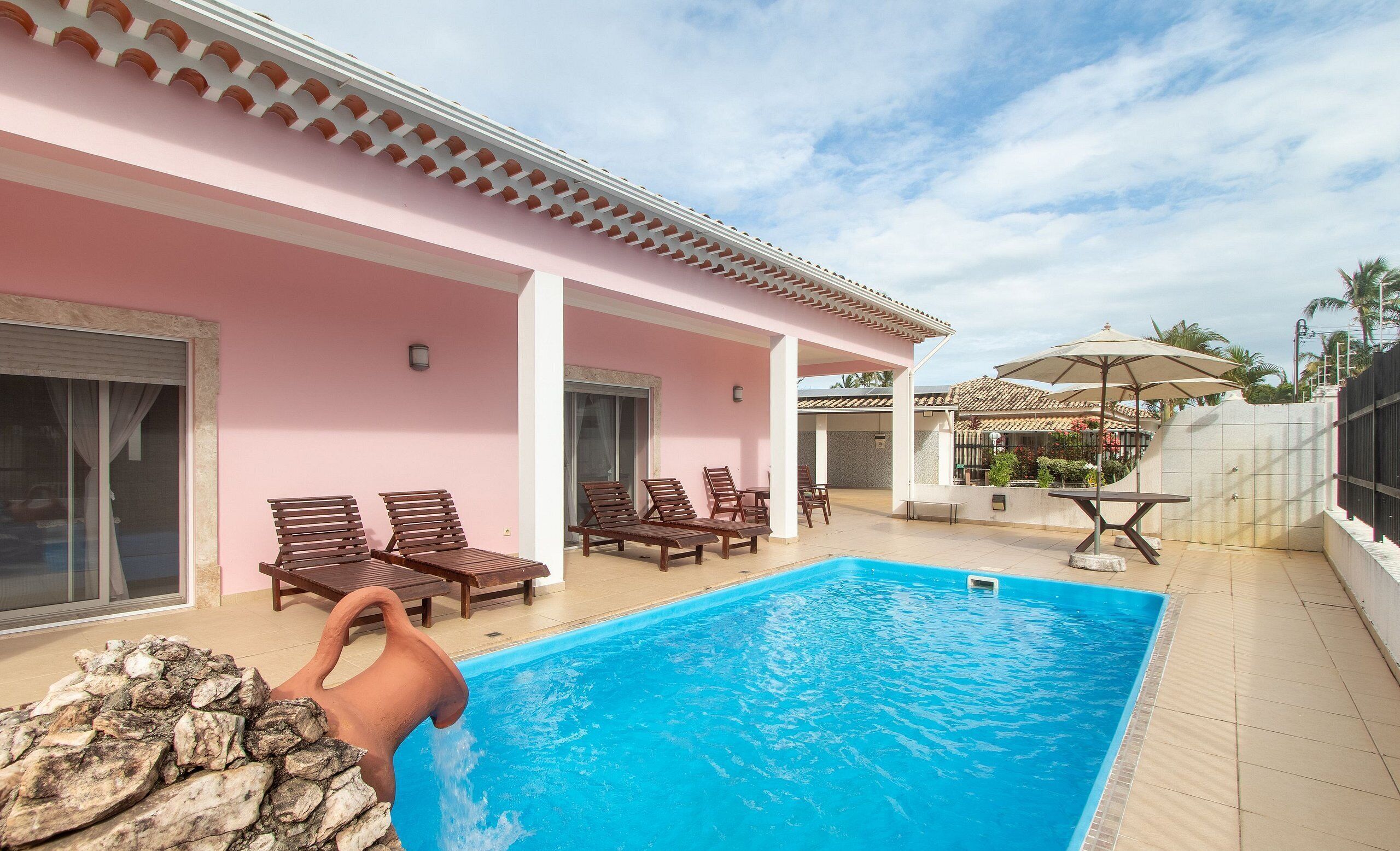 Kolam renang outdoor