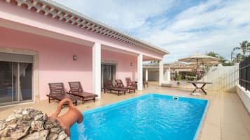 Kolam renang outdoor