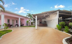 Terrace/patio - House w/ Pool 350 m From Taperapuan Beach Rud0047 (Porto Seguro)