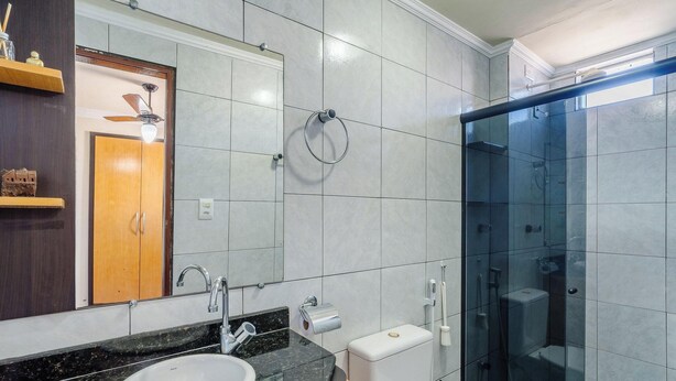 Basic Apartment | Bathroom