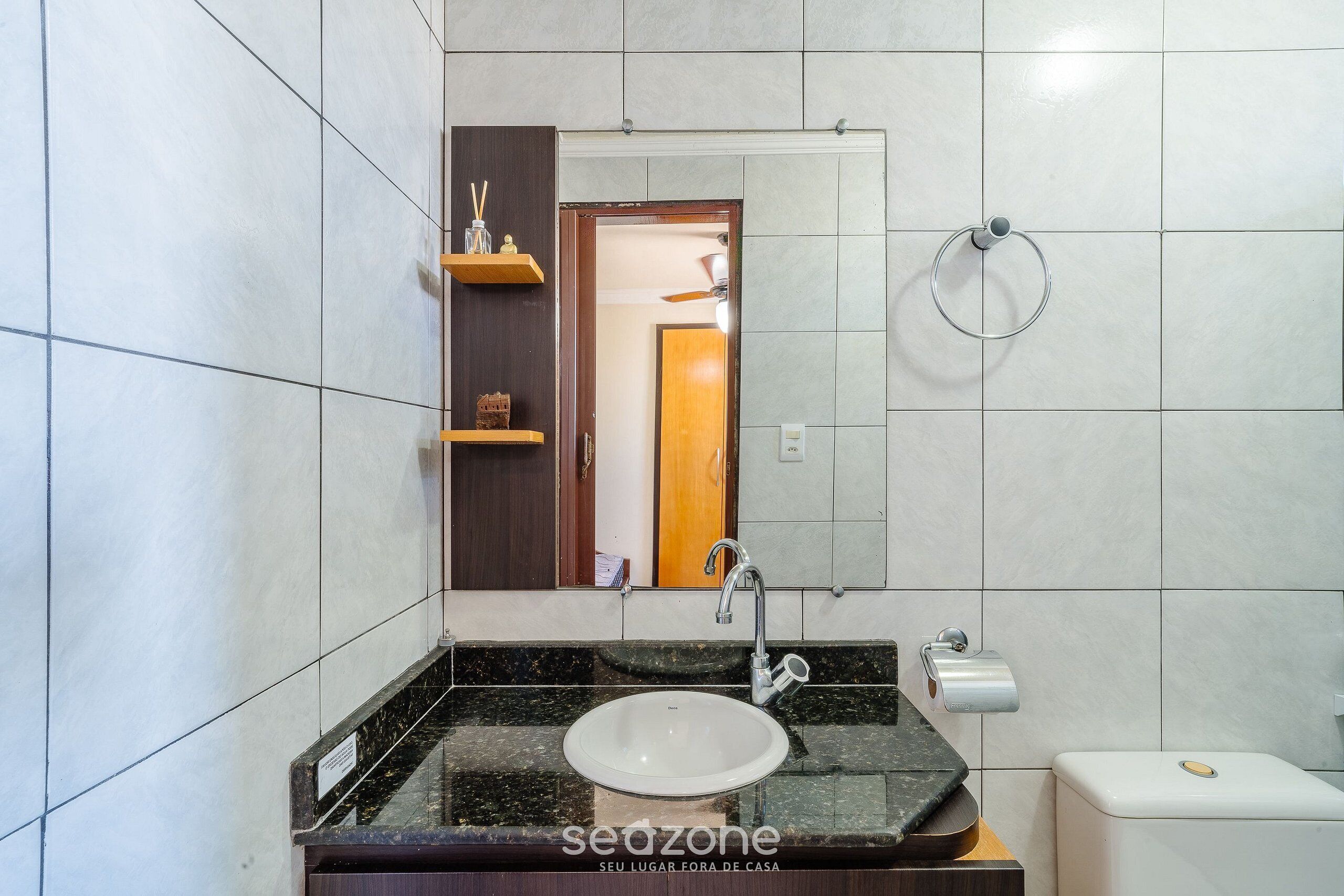 Basic Apartment | Bathroom