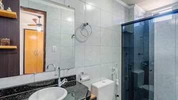 Basic Apartment | Bathroom