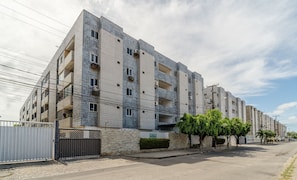 A multi-story residential building with a tiled facade, balconies, and a gated entrance. - Apto 2 quartos próximo a UNIESP \- RVP0502 (João Pessoa)