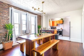 Luxury House, Non Smoking, Pets allowed | In-room dining