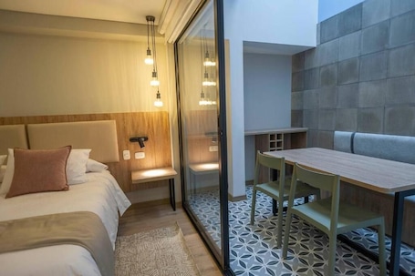 Suite | Living area | TV