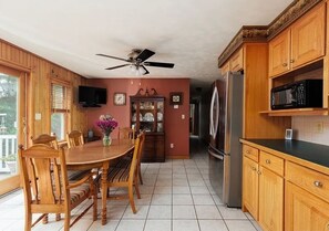 Dining - Chippewa Bay Retreat (Hammond)