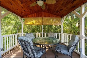 Outdoor dining - Chippewa Bay Retreat (Hammond)