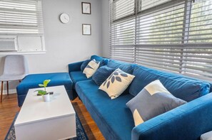 Living area - Sunny Home near Borgata & Marina (Atlantic City)