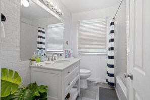 Bathroom - Sunny Home near Borgata & Marina (Atlantic City)
