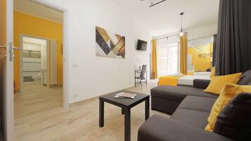 2 camere, una scrivania, ferro/asse da stiro, culla da viaggio