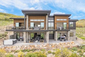 House (6 Bedrooms) | Front of property - Mountain Lover by Avantstay Luxe Escape w/ Views Hot Tub, Gym, Movie Theater (Heber City)