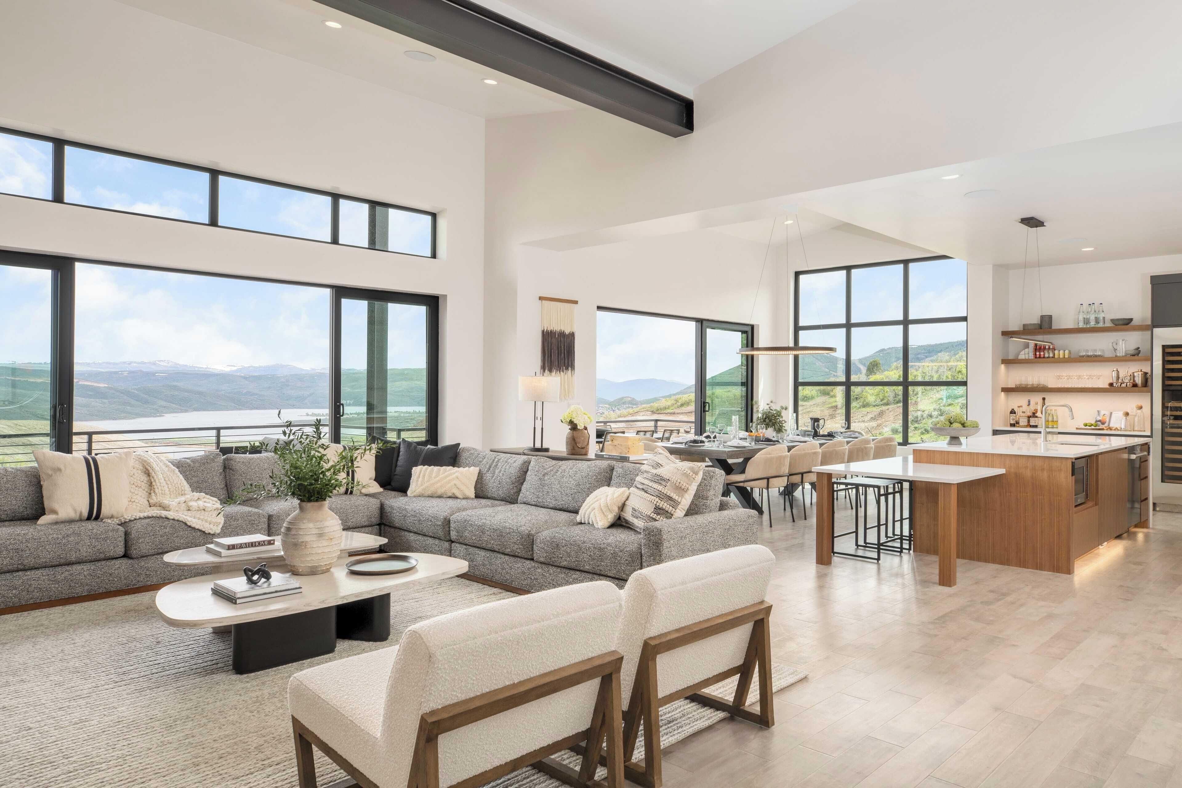 House (6 Bedrooms) | Interior