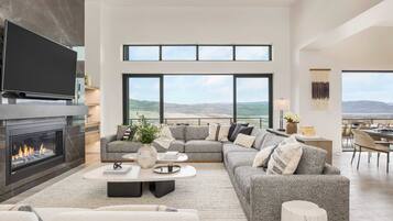 House (6 Bedrooms) | Interior