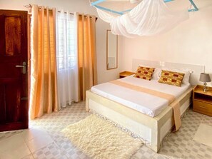 Ferros/tábuas de passar roupa, Wi-Fi, roupa de cama