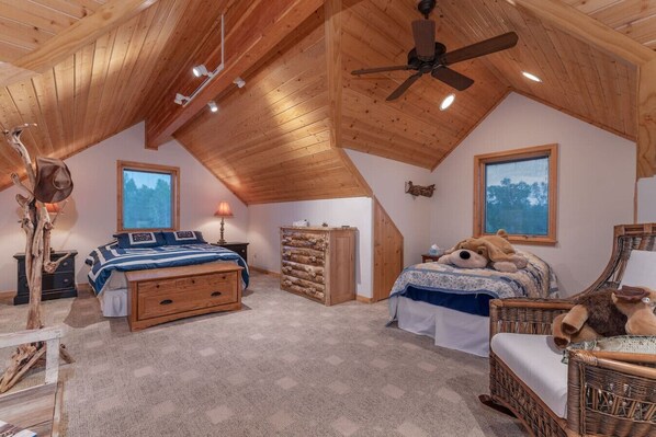 3 bedrooms, travel crib, free WiFi, bed sheets