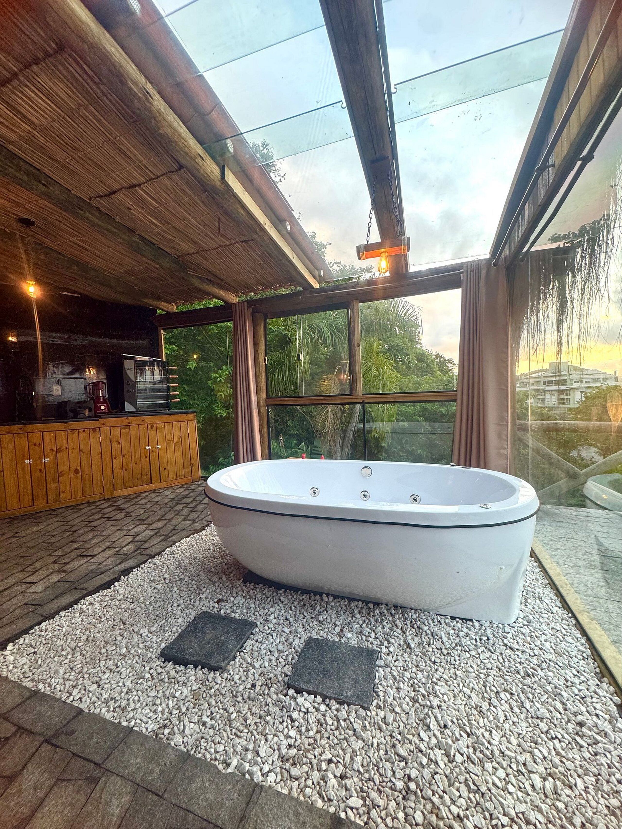 Apartment | Indoor spa tub