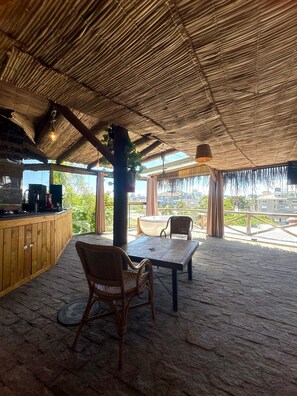 Apartment | Outdoor dining - Pousada Asa Delta Jurerê (Florianopolis)