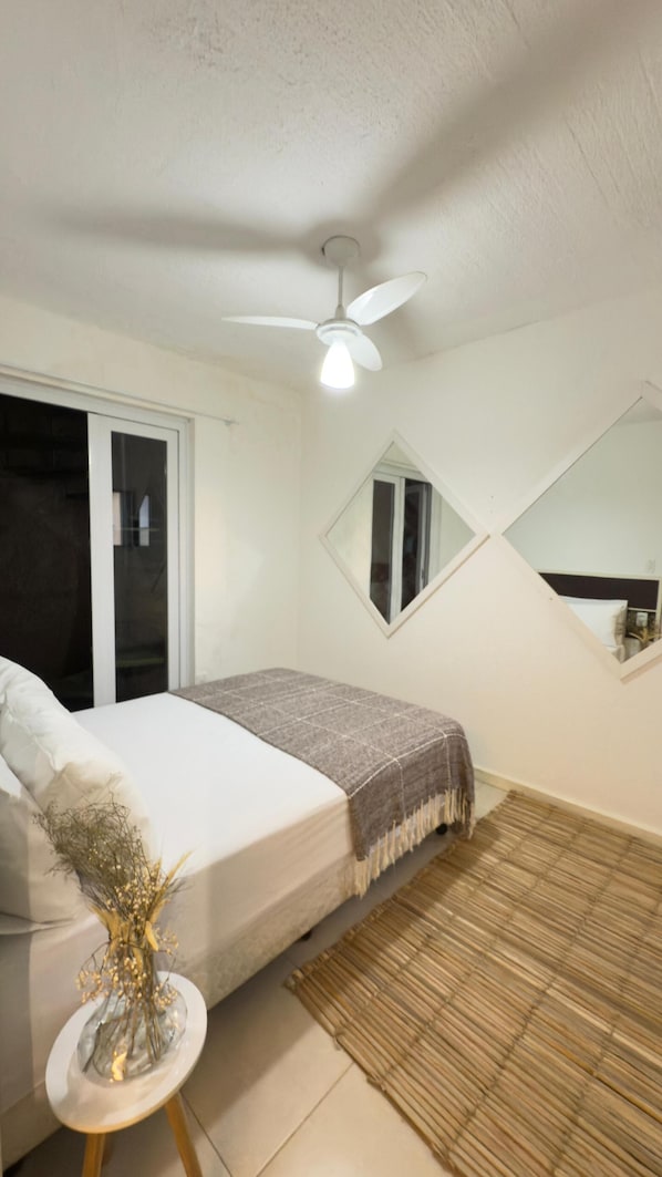 Basic Double Room | In-room dining