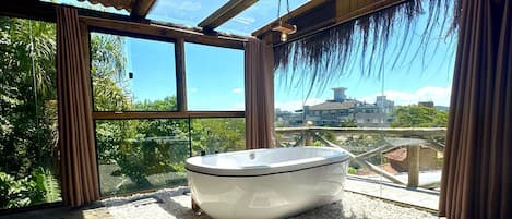 Apartment | Indoor spa tub