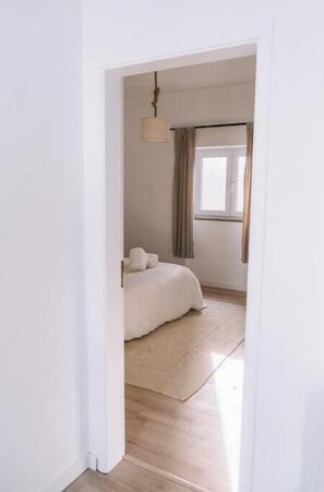 4 bedrooms, iron/ironing board, Internet