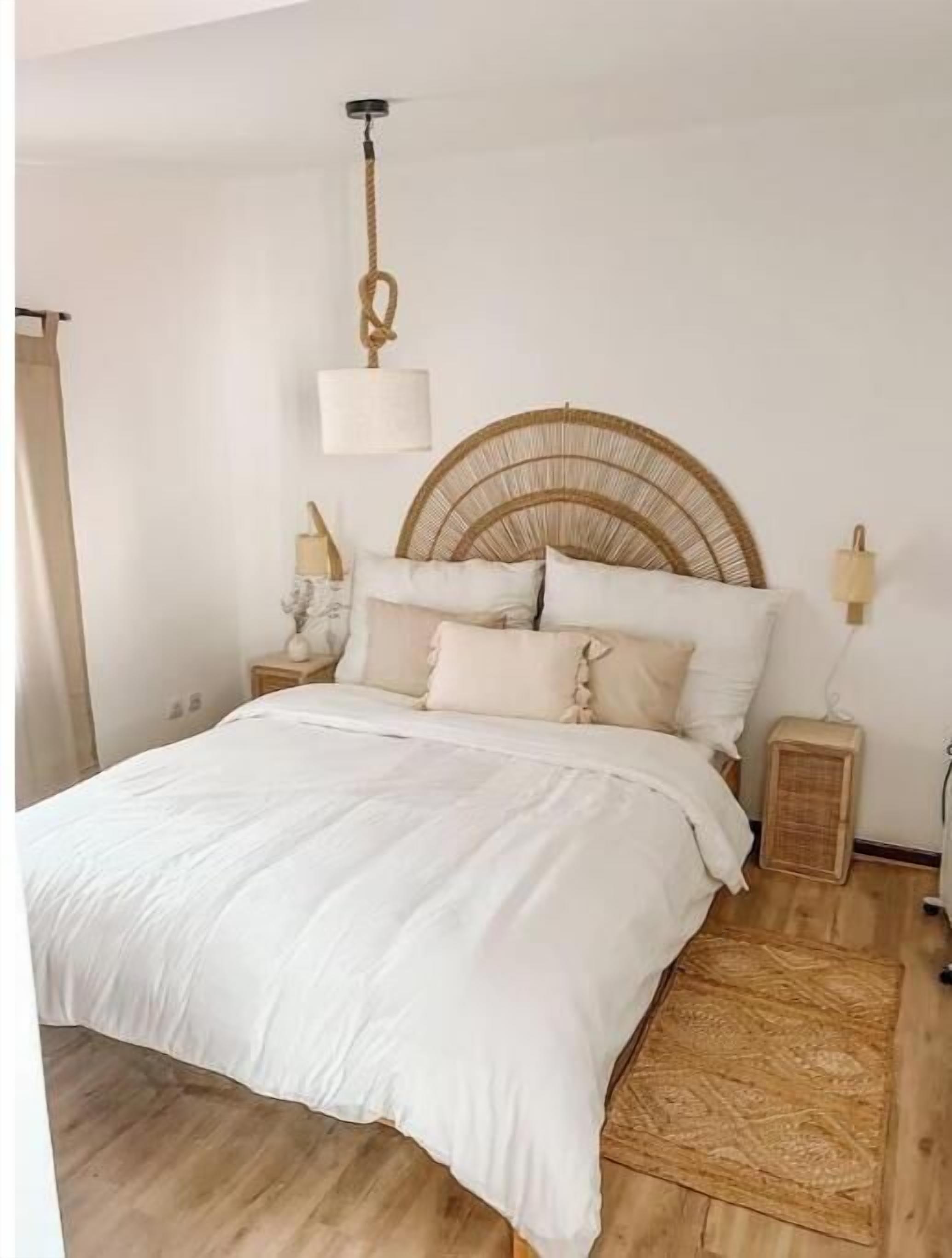 4 bedrooms, iron/ironing board, internet