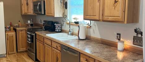 Frigorífic, microones, forn i placa de cuina