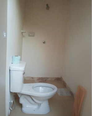 Dusche, Handtücher, Seife, Toilettenpapier