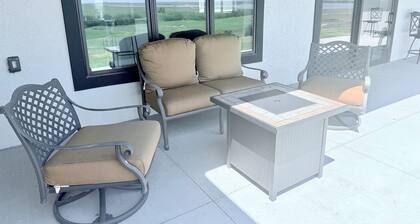 The MERCY HOUSE-Lovely 5-bedroom house on Lake McConaughy & Bayside Golf Course