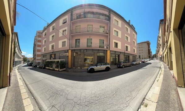 Exterior - Room & Parking (Potenza)