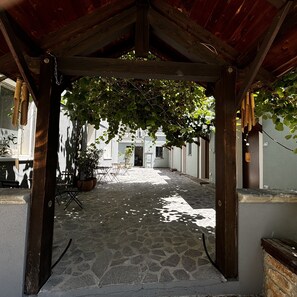 Courtyard - Room & Parking (Potenza)
