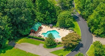 Smoky Cove Splash: 5-bedroom Pool cabin close to the action of Pigeon Forge