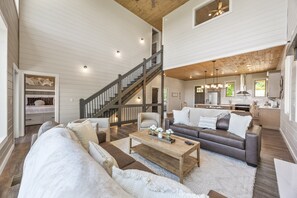 TV connectée, cheminée, jeux vidéo