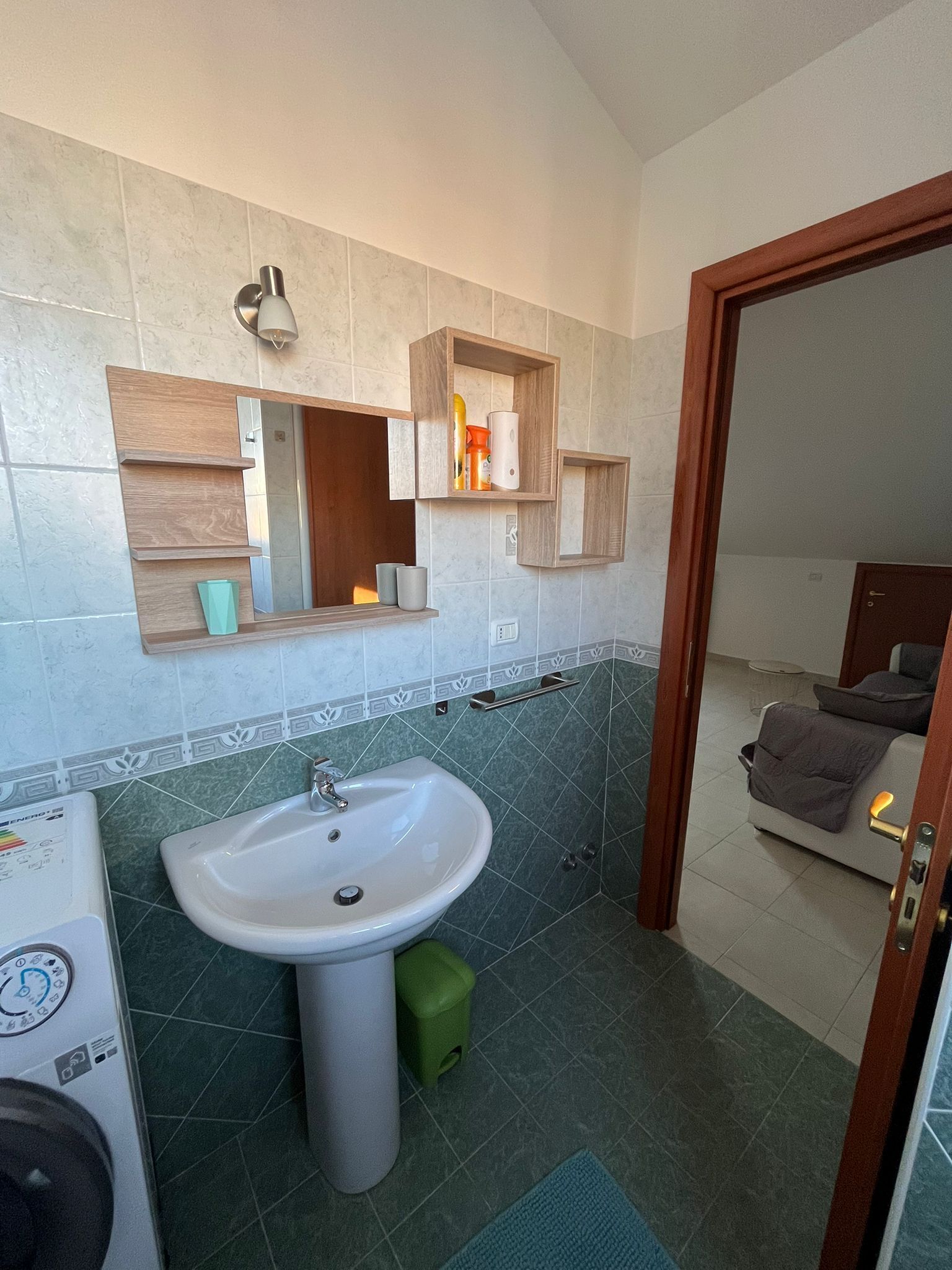 Dusche, Haartrockner, Bidet, Toilettenpapier