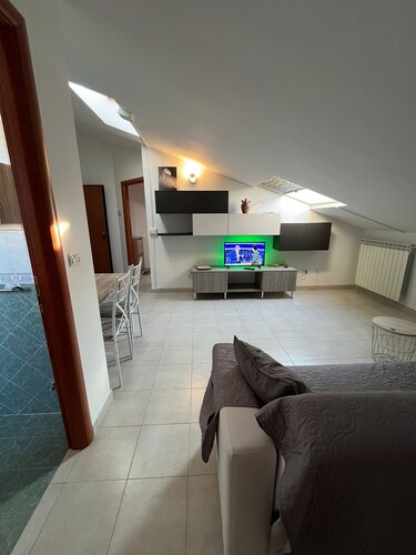 Apartment located a few minutes' drive from downtown, harbor and southern waterfront