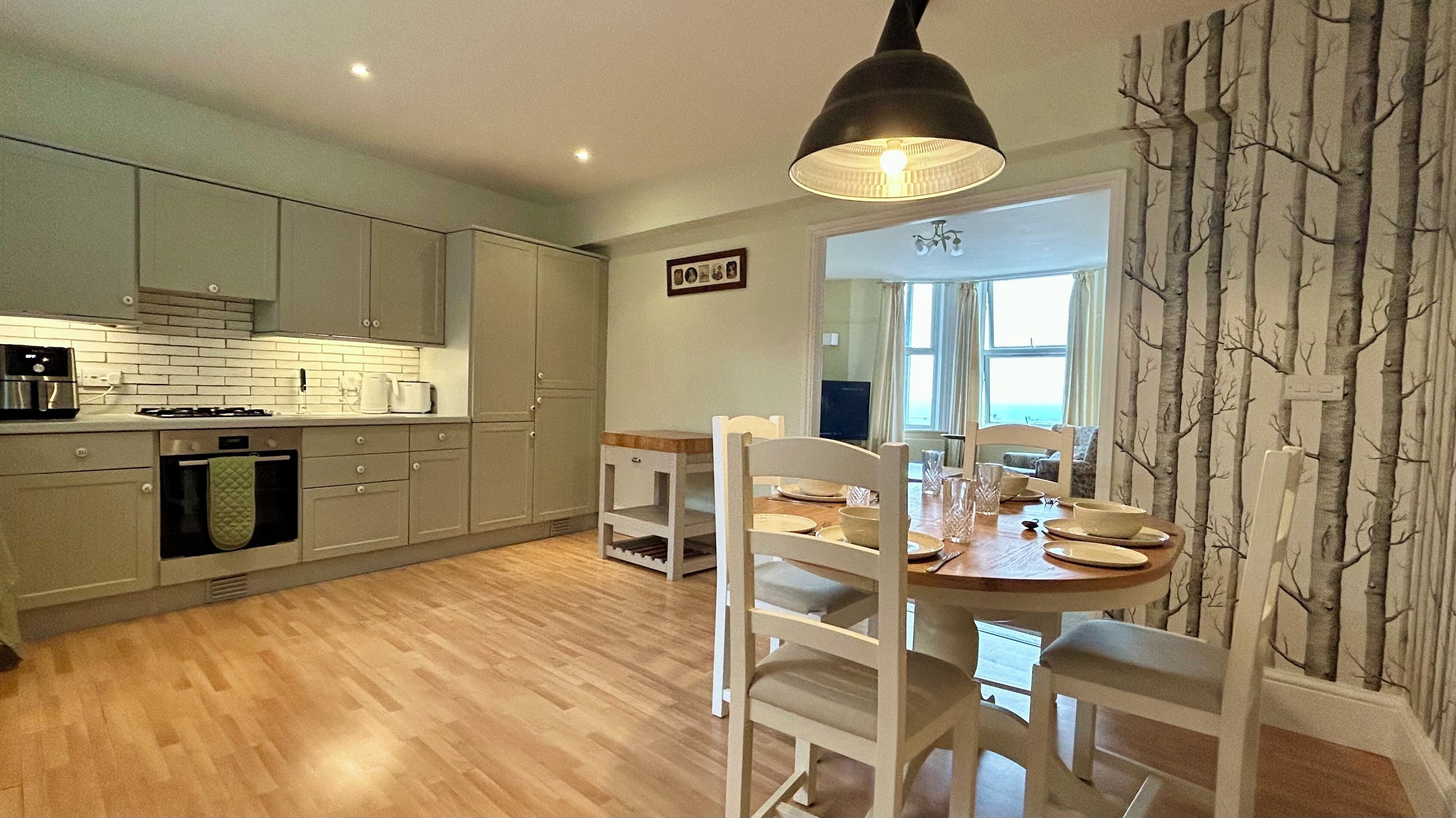 冰箱、微波炉、烤箱、炉灶