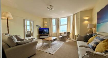 Seaside Bliss – Ground Floor 2-Bed Apartment with Stunning Sea Views