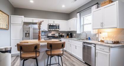 Quiet Retreat on The Glades, Private Spa Hot Tub, 2BD/2.5BA, Sleeps 6