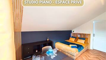 Iron/ironing board, travel crib, WiFi, bed sheets