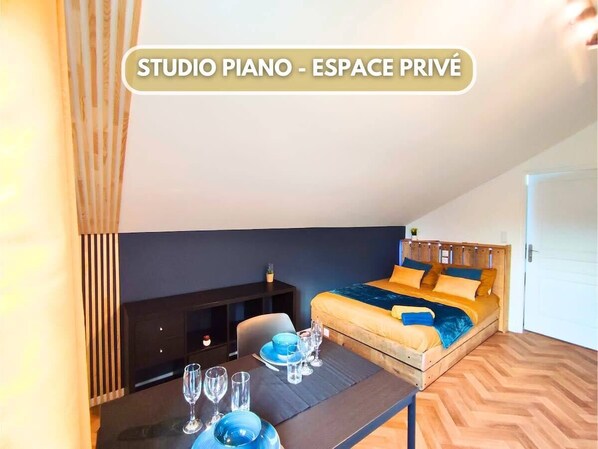 Fer et planche à repasser, lit parapluie, Wi-Fi, draps fournis