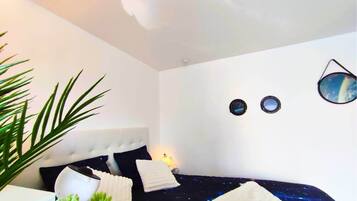 2 bedrooms, iron/ironing board, WiFi, bed sheets
