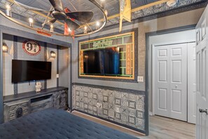 House, Multiple Beds, Balcony, City View (ROY2022-94)