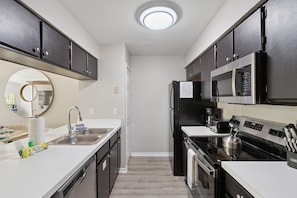 House, Multiple Beds, Balcony, City View (ROY2022-94) | Private kitchen