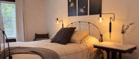 2 bedrooms, iron/ironing board, free WiFi, bed sheets